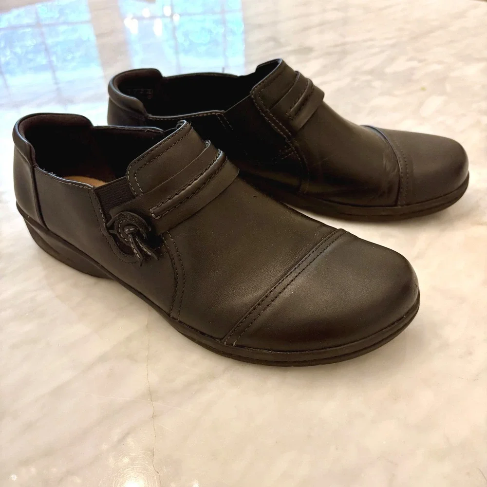 Clarks Carleigh Pearl Strapped Slip-On Shoes in Black Leather Sz‎ 8.5